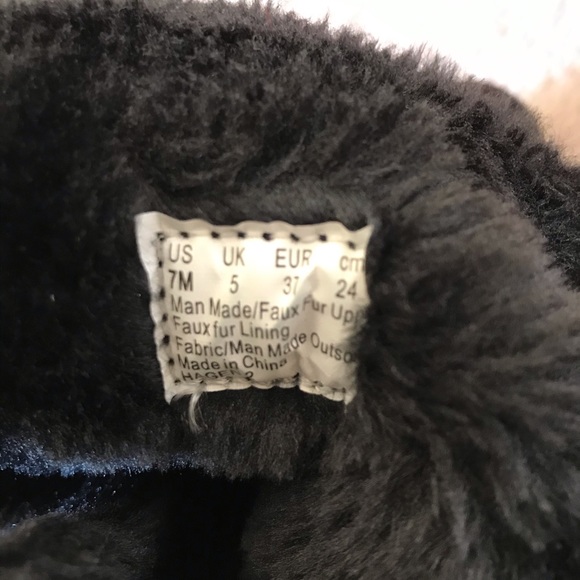 Black boots, faux fur lining. Carlos Santana size7 - Picture 4 of 7